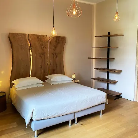 Le Chateau De Camille Nocleg ze śniadaniem 4*